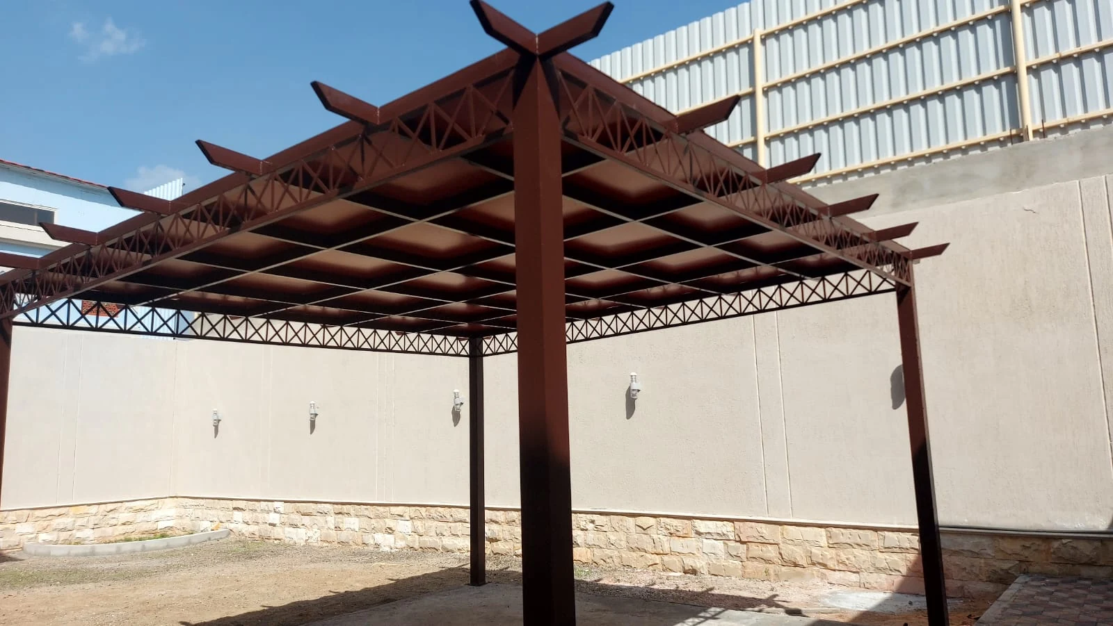 Freestanding metal shade structure