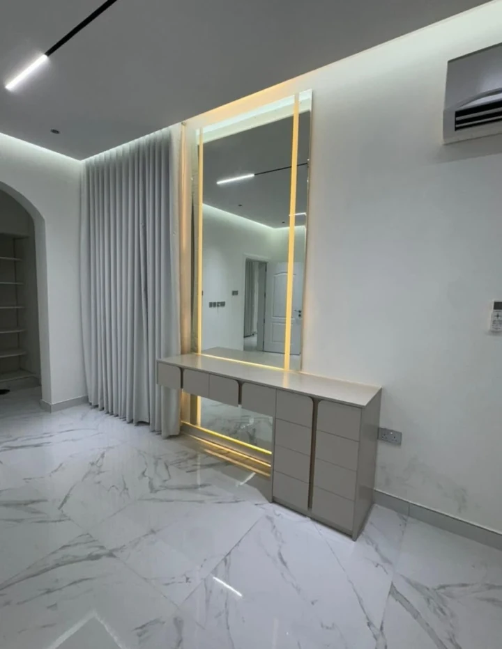 Mirror and vanity area