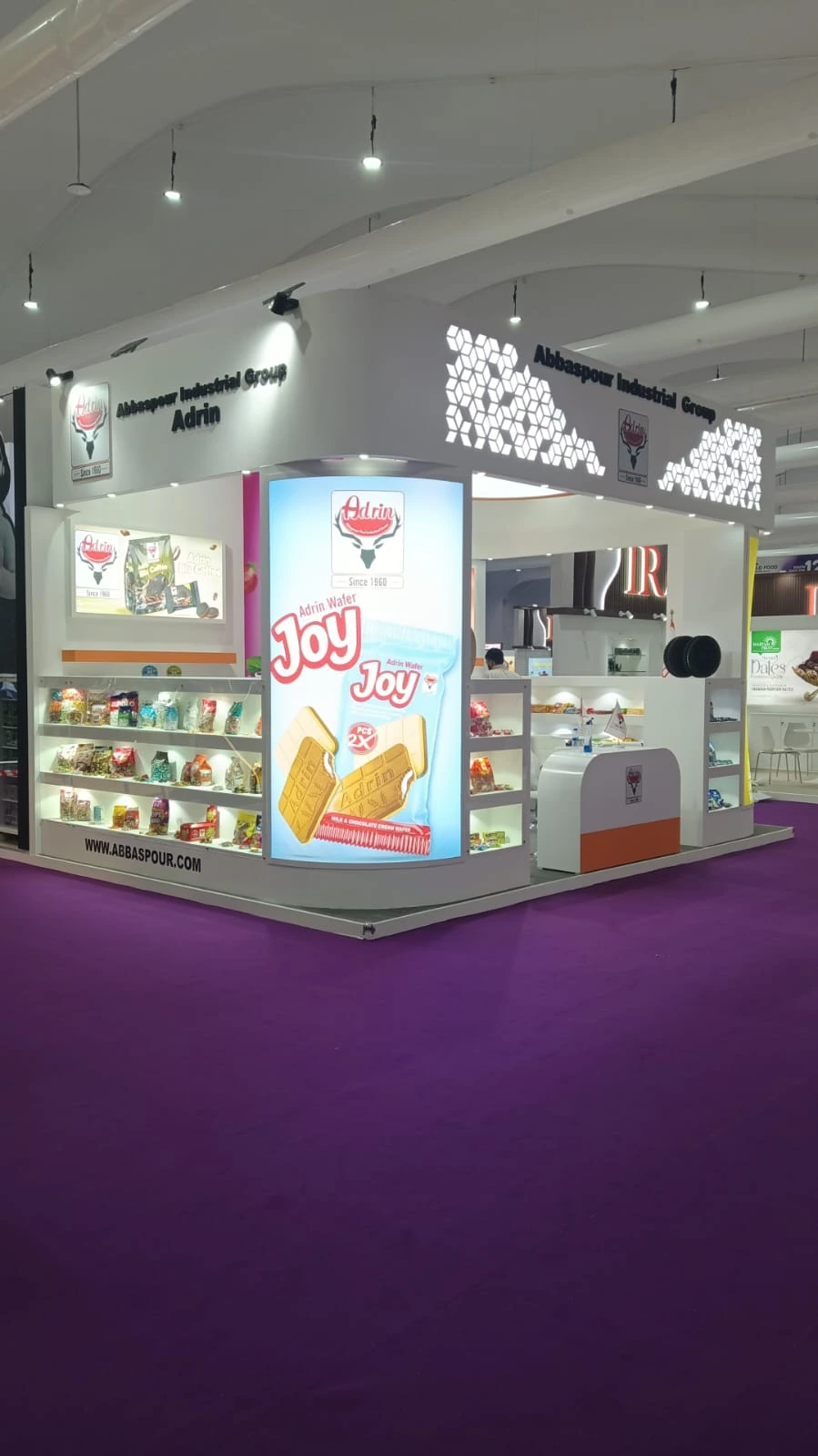 Client-supplied exhibition stand